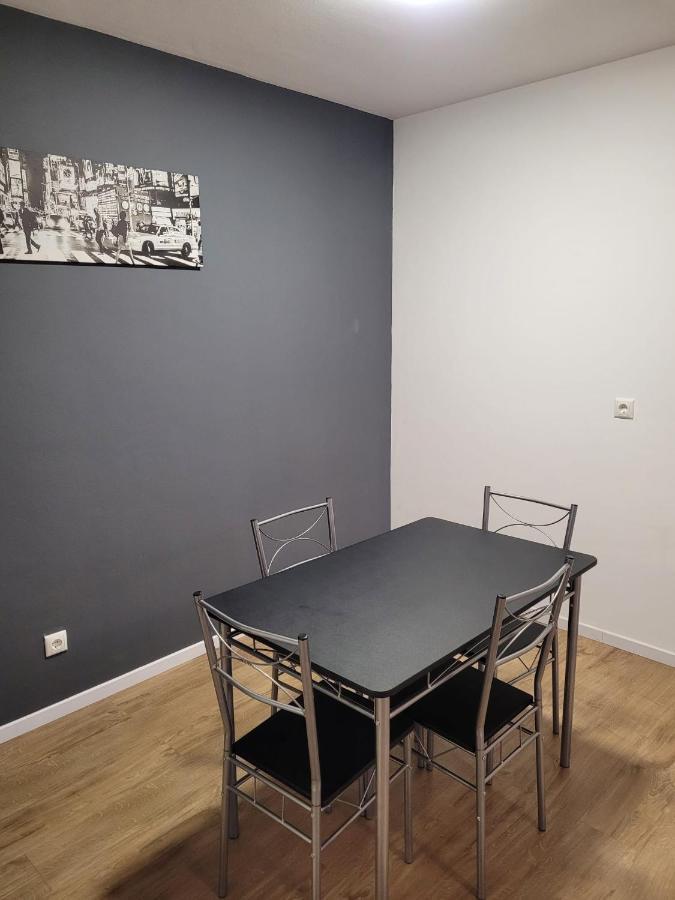 Schoene, Gemuetliche Moeblierte 2 Zi Wohnung In Rgb ريغنسبورغ المظهر الخارجي الصورة